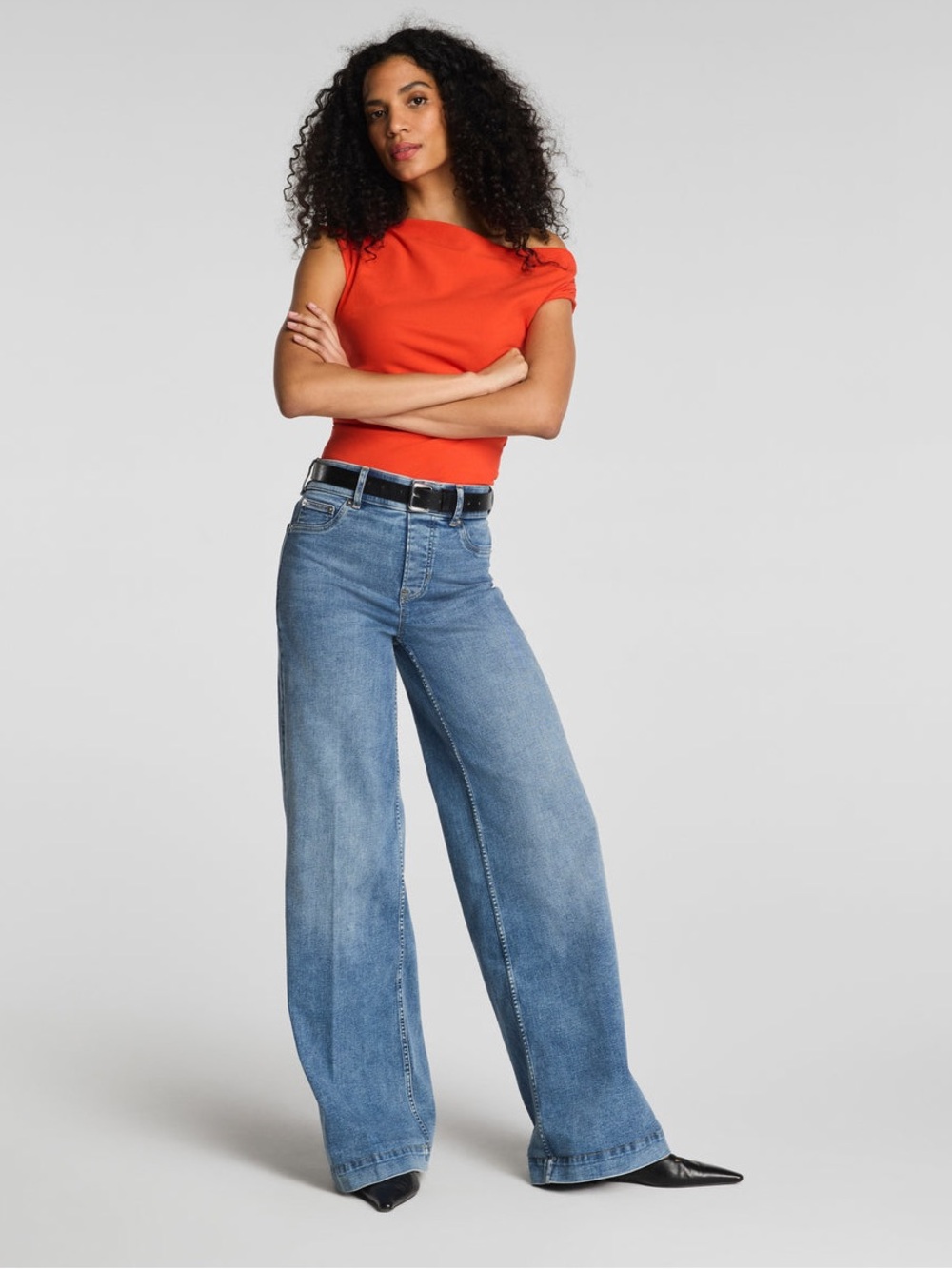 SPANXshape® EveryWear Pull-On Wide Leg Jeans | Size Medium | Great Shape